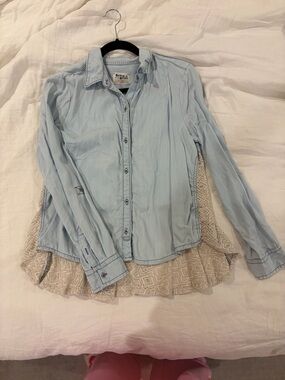 HOLDING HORSES Light Blue Button-Down Shirt